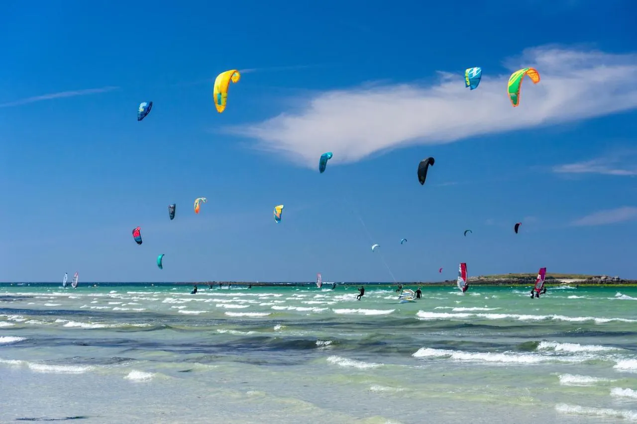 Holiday home Ty Bulle - Logement Insolite Les Pieds Dans L'Eau Ploudalmezeau