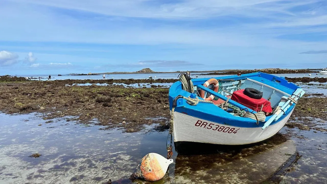 Holiday home Ty Bulle - Logement Insolite Les Pieds Dans L'Eau Ploudalmezeau