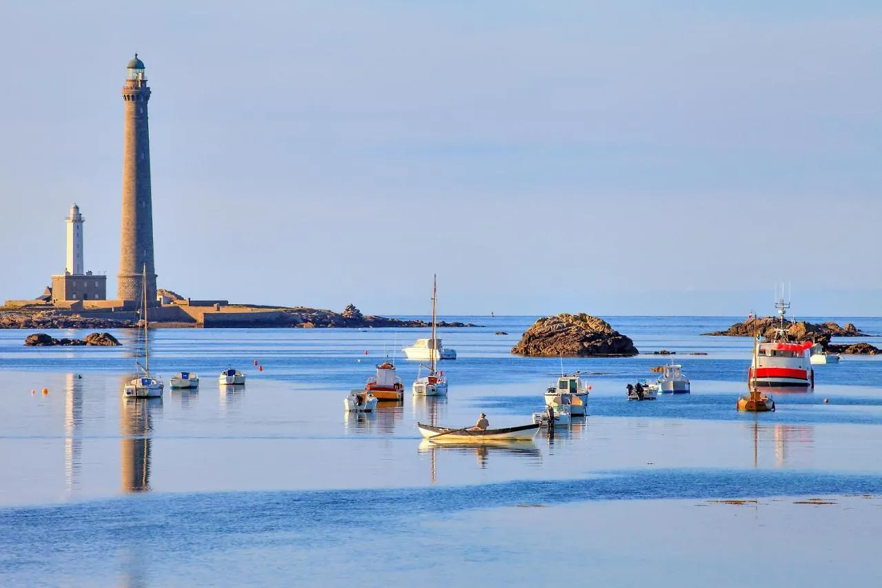 Holiday home Ty Bulle - Logement Insolite Les Pieds Dans L'Eau Ploudalmezeau